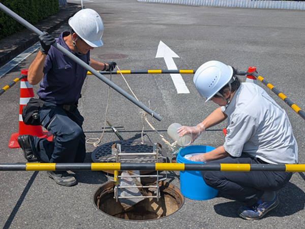 Wastewater sampling and analyses Phot