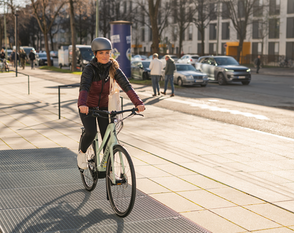An employee using the bicycle lease program Phot
