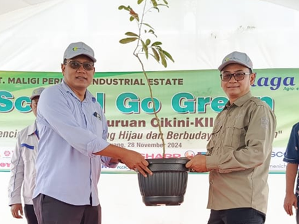 SSI’s donation of a sapling Phot
