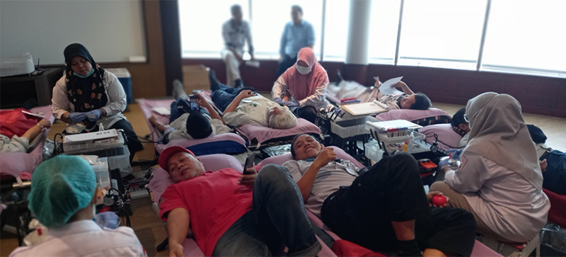 SSI employees donate blood Phot