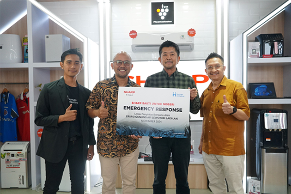 A ceremony for donating relief supplies Phot